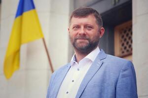 За словами Корнієнка, державні кошти, виділені на "Слугу народу" на 2020 рік, мали передати у фонд для боротьби з коронавірусом