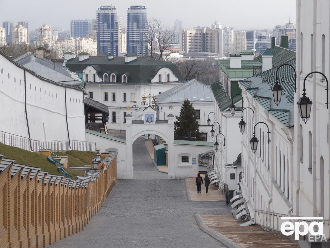 За даними джерел LB.ua, карантин в Україні можуть почати пом'якшувати наступного тижня