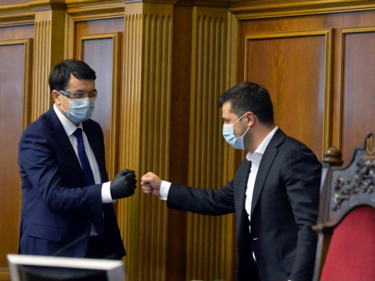 Разумкову "смешно читать" о его конфликтах с Зеленским