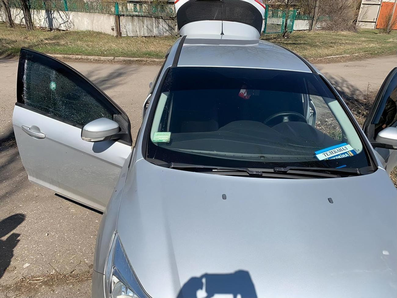 Махов: Осколок пробил насквозь боковое стекло автомобиля, несколько других попали в кузов