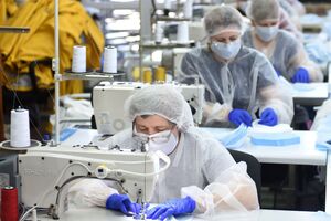 Україна виробляє приблизно 900 тис. масок на день