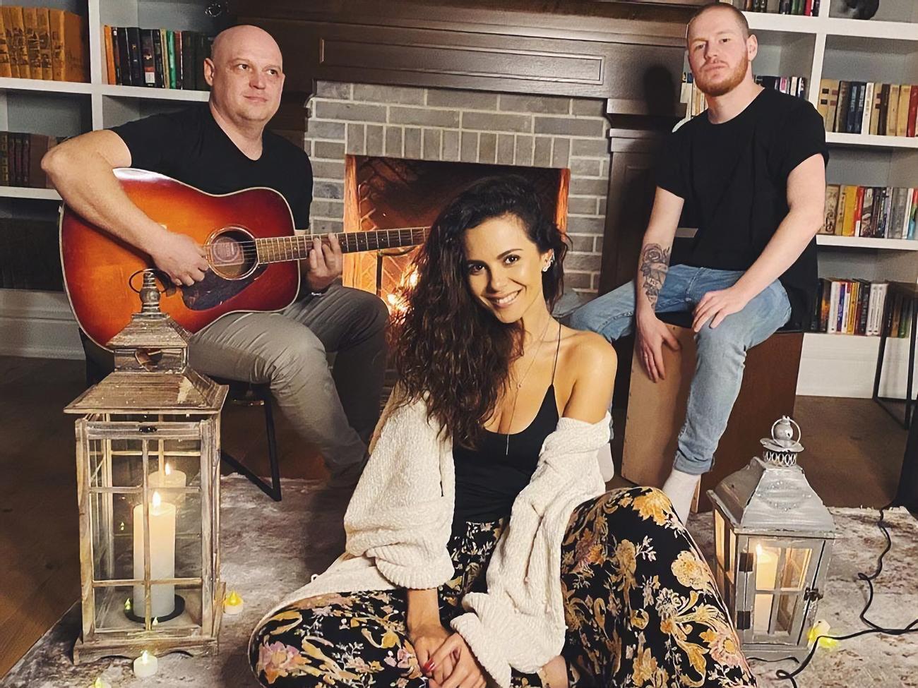 NK: Смотрите, подпевайте любимым хитам и заряжайтесь классным настроением. Берегите себя, своих близких и оставайтесь дома