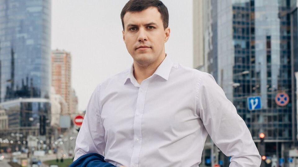 Виталий Нестор: Вместо твердой переговорной позиции с внешними кредиторами и четкой антикризисной стратегии нашу страну по дешевке продают оптом