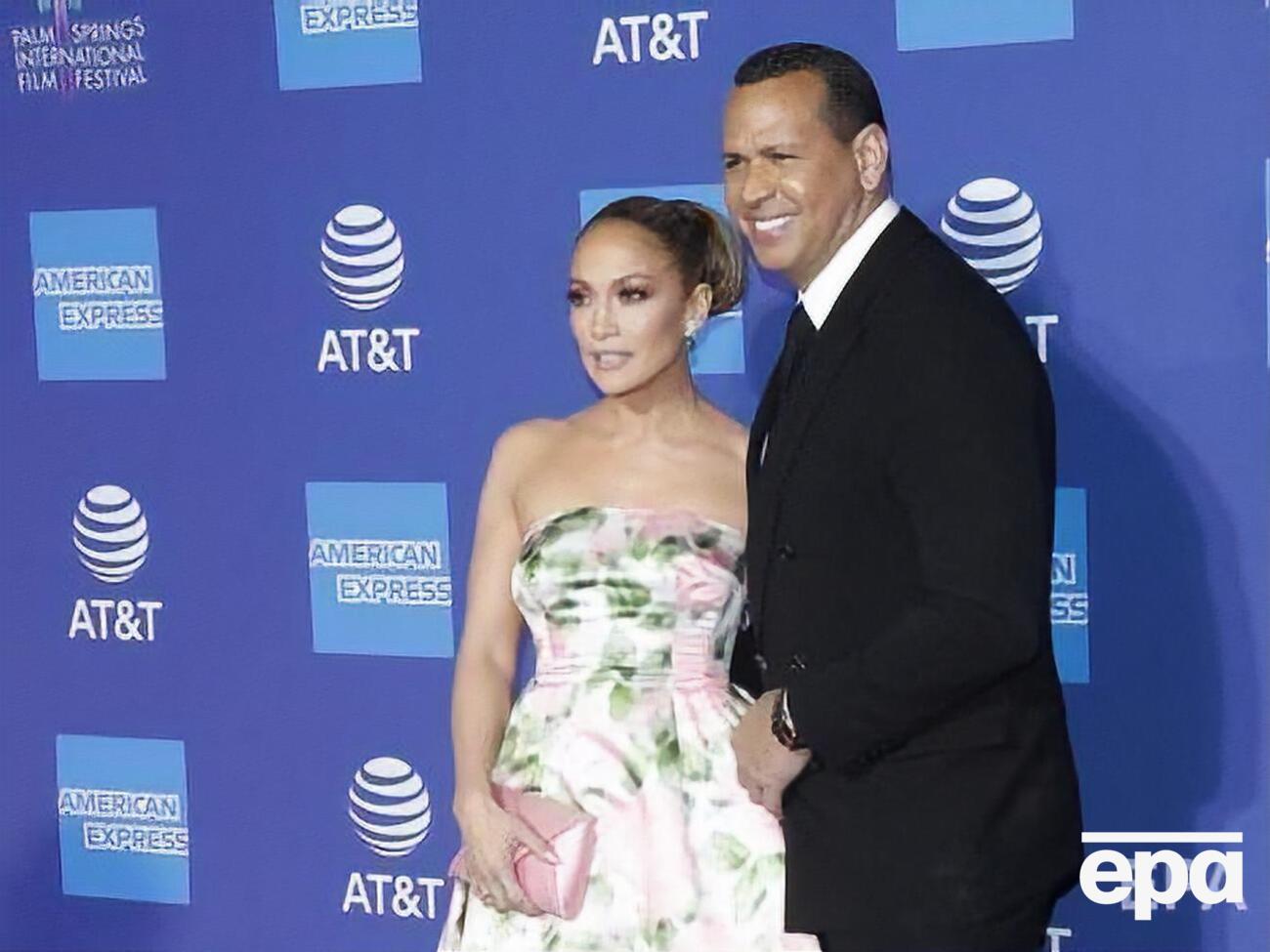 Лопес и Родригес состоят в романтических отношениях около трех лет