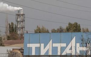 Співробітників "Кримського титану" заблокували на робочих місцях