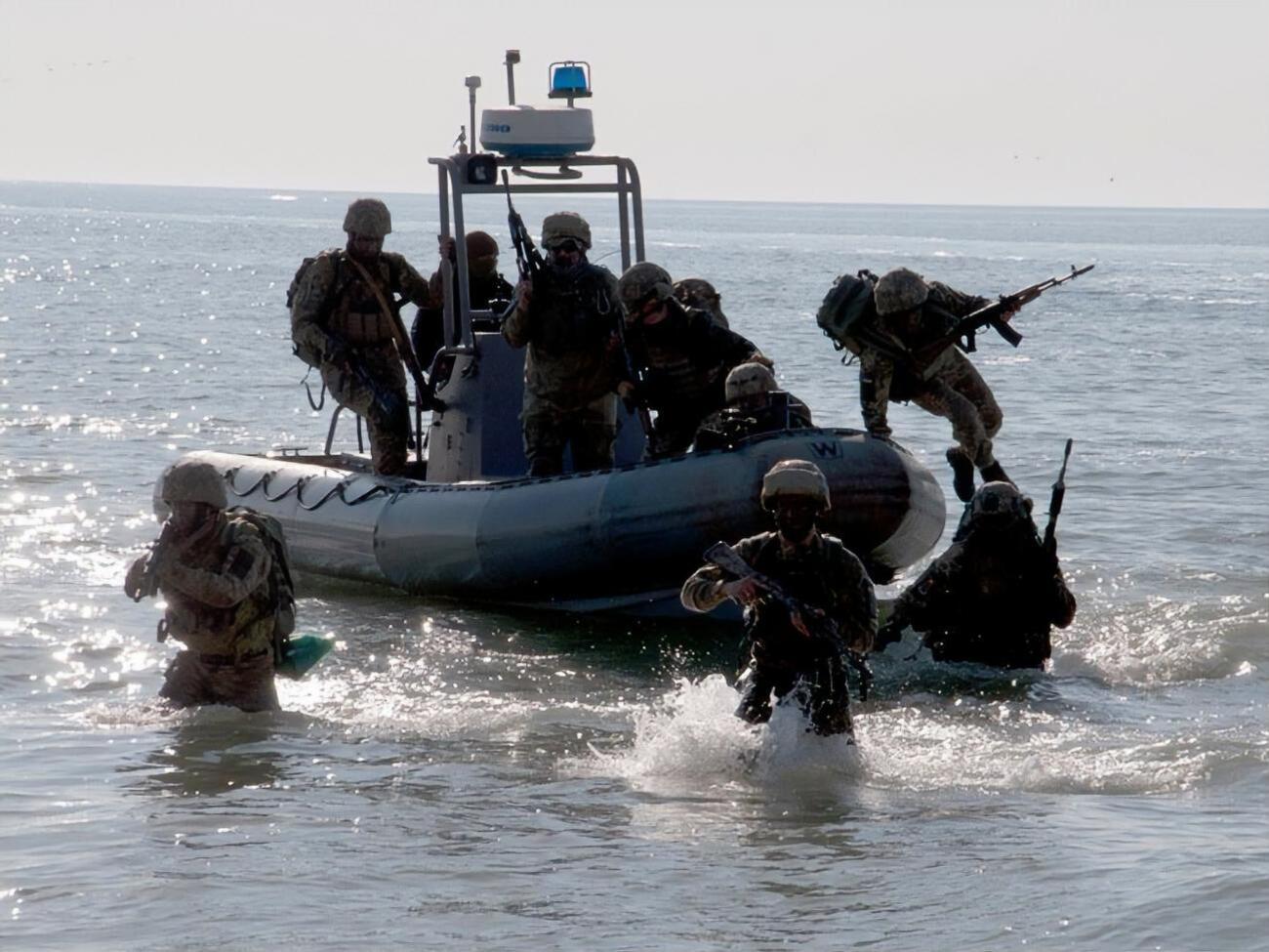 Морпіхи десантувалися з корабля