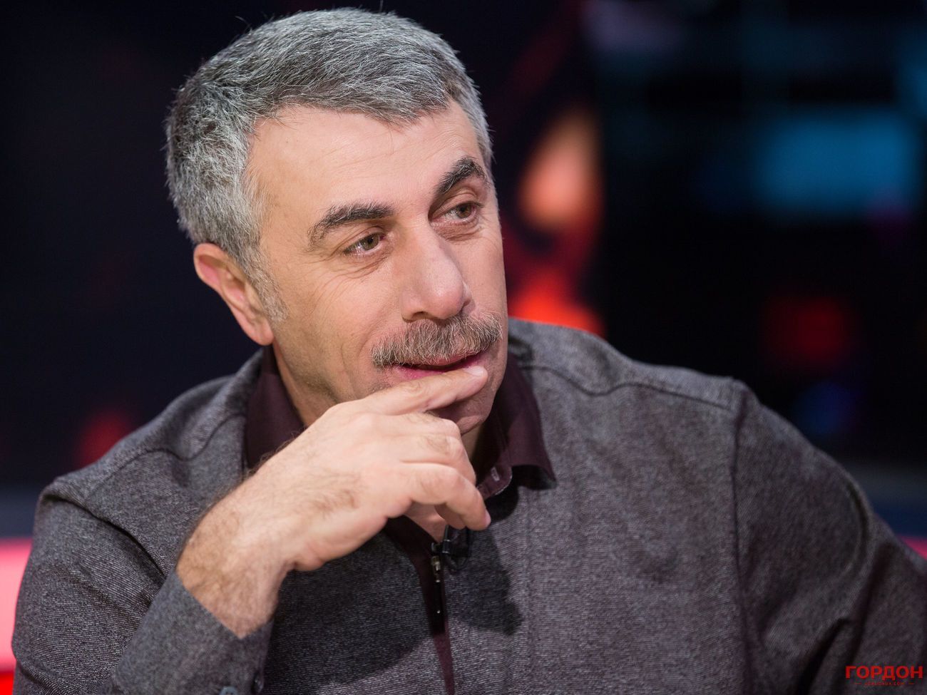 Комаровский отметил, что за рынком "Барабашово" стоит "махина швейной промышленности"