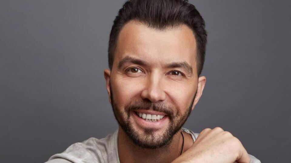 Клявер є одним із режисерів кліпу