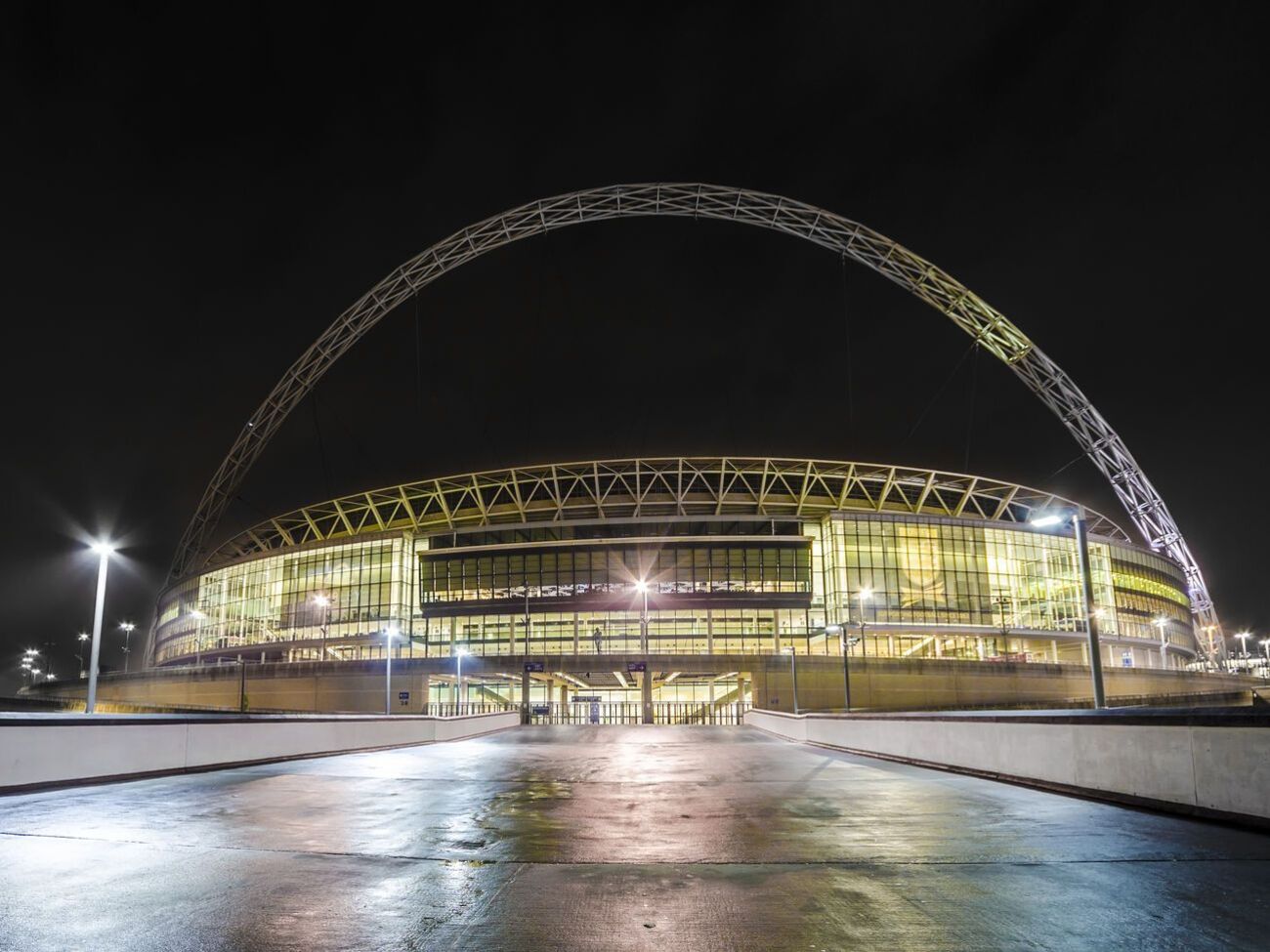 Полуфиналы и финал чемпионата Европы должны были пройти на лондонском "Уэмбли"