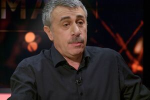 Комаровский: Одна писала, что мажет нос сушеными собачьими какашками, от этого чихает и вирусы к ней не подходят