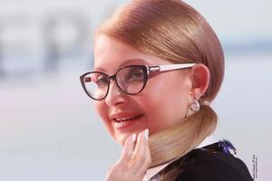 Тимошенко является первой и единственной женщиной, занимавшей должность премьер-министра страны