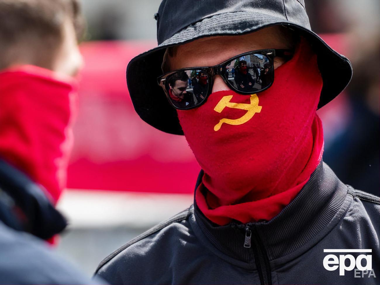 Маски и социальная дистанция. Как прошли первомайские демонстрации в мире при пандемии. Фоторепортаж