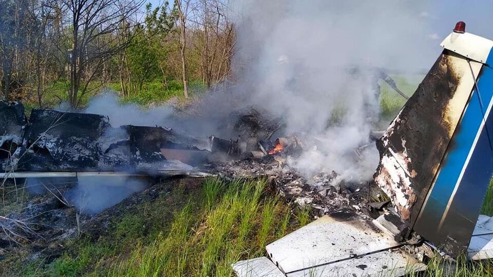 Літак, що впав, охопив вогонь