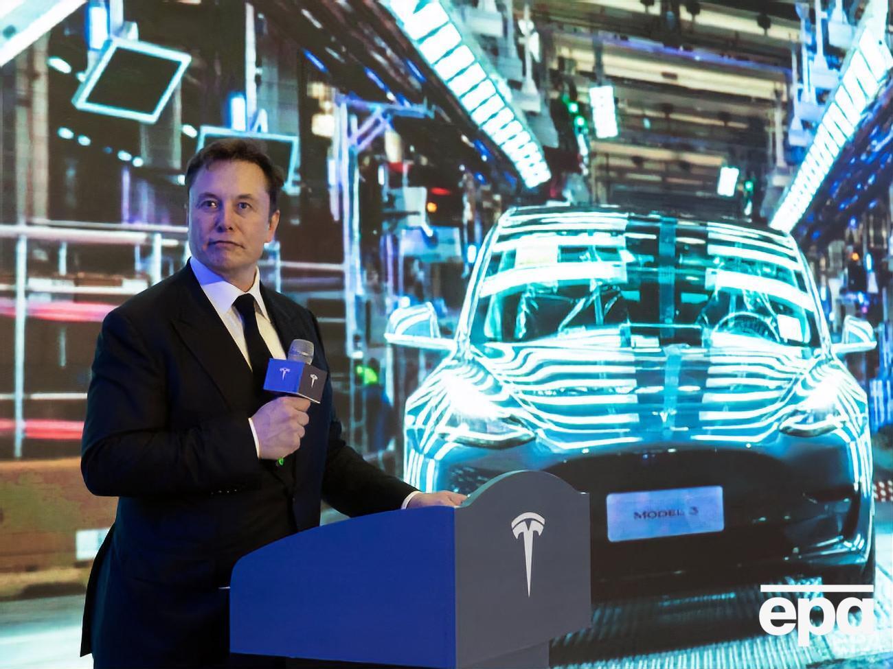 Вартість акцій компанії Tesla знизилася майже на $72 і сягнула $710
