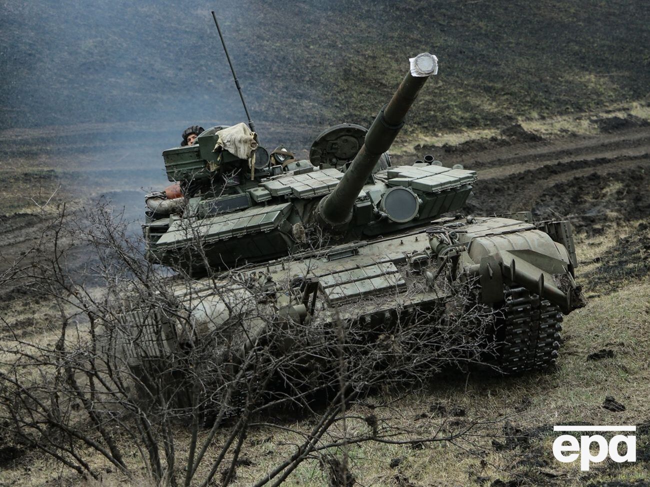 После полуночи российские оккупанты открывали огонь в районе Авдеевки и Орехово