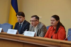 Уманский (посредине) был на должности главы Минфина меньше месяца