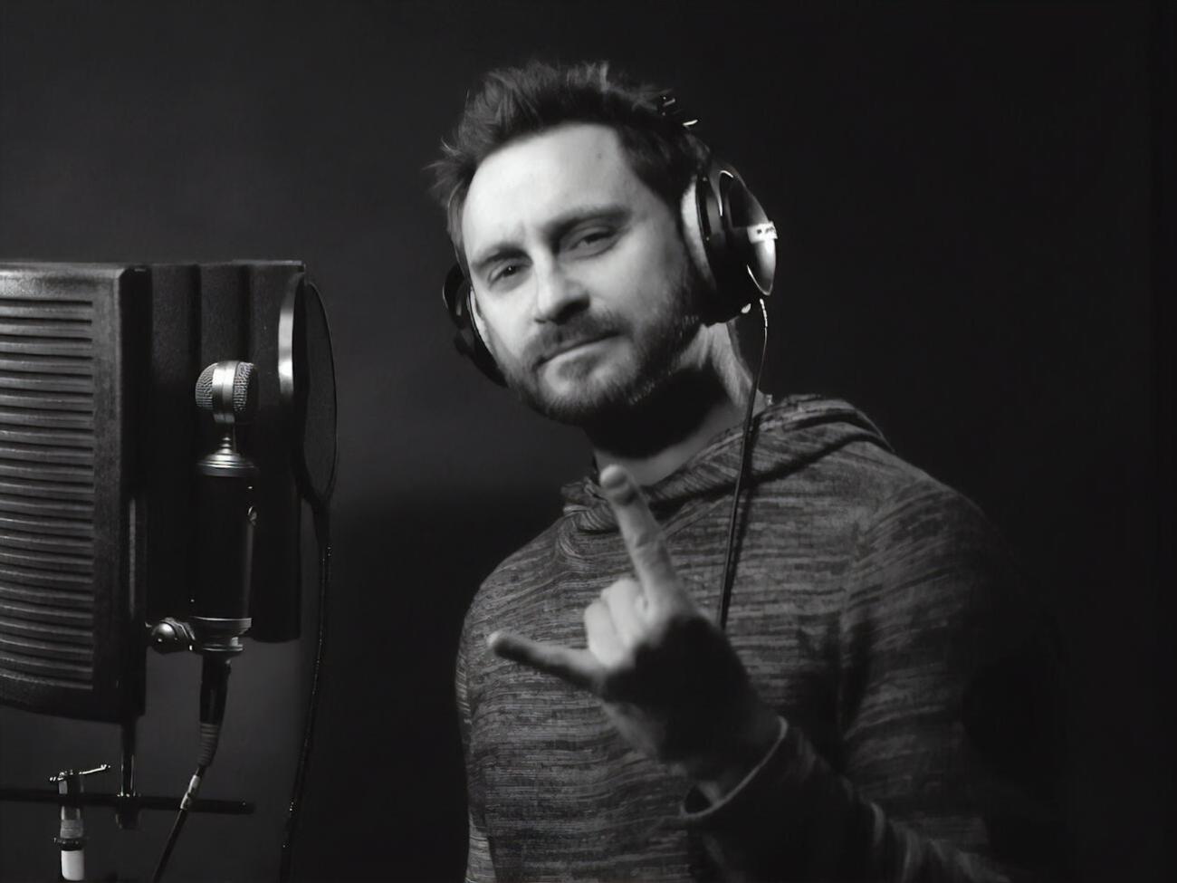 СКАЙ в клипе соединила 130 разных роликов