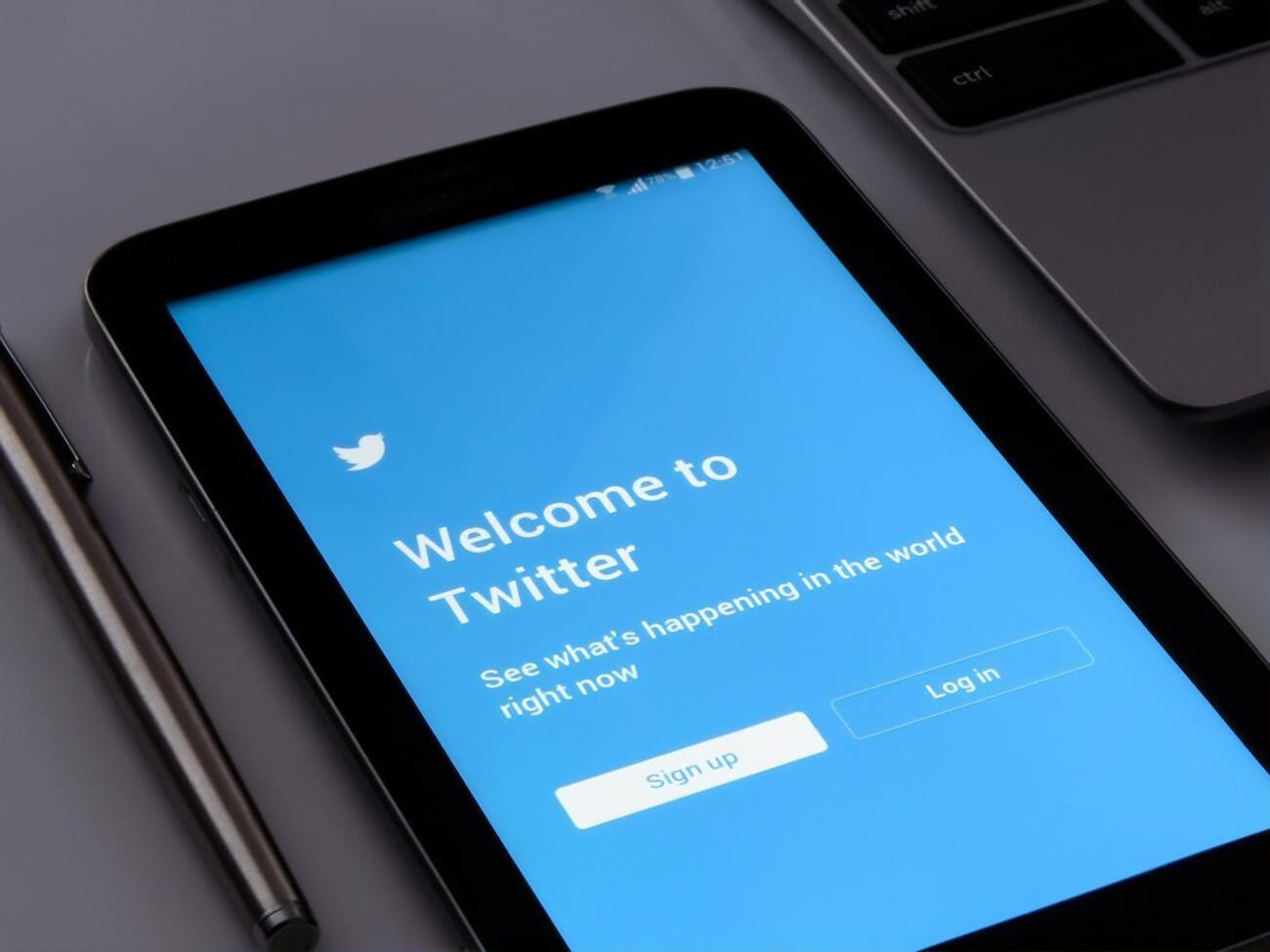 Twitter позначить усі пости про коронавірус, які можуть містити фейки