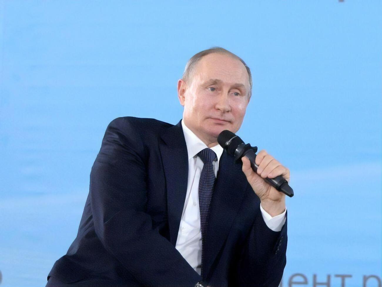Путін доручив підготувати указ про житло у Криму для колишніх українських правоохоронців до 1 лютого 2021 року