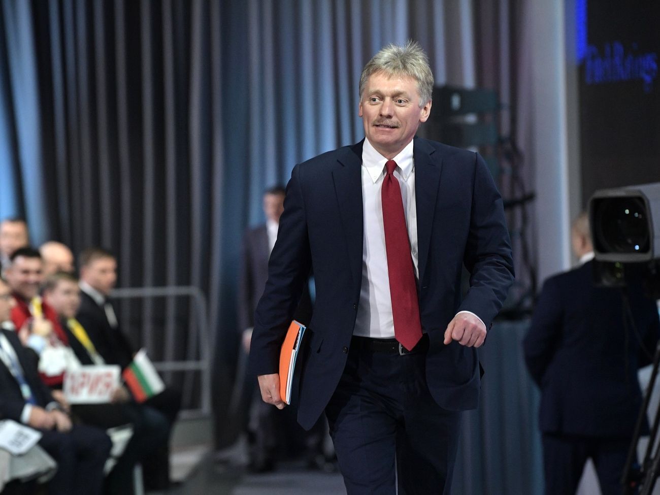 Пєсков заявив, що лікується від коронавірусу