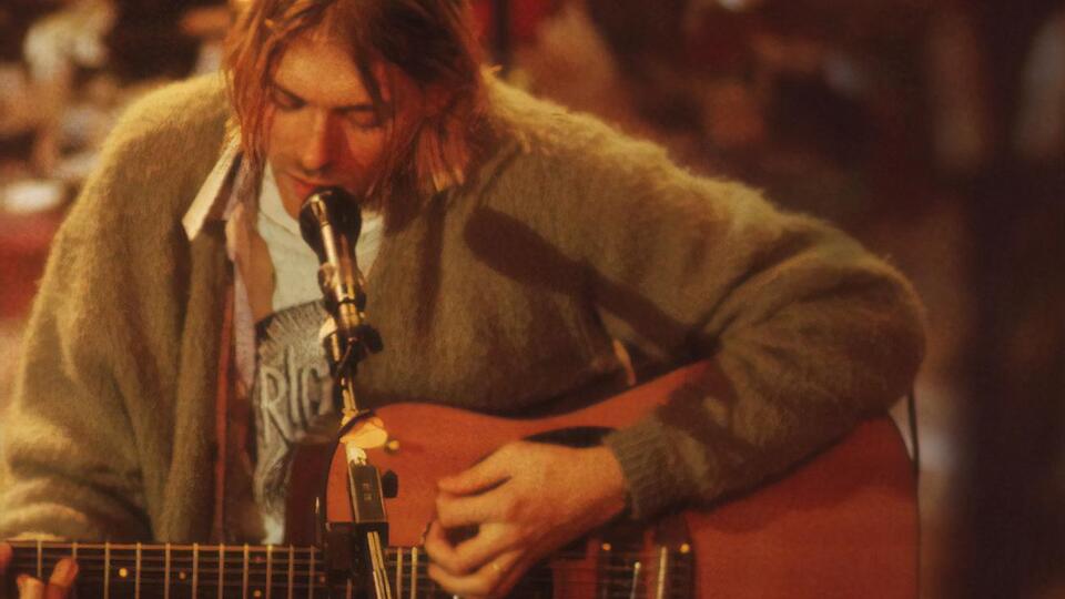 На гитаре, выставленной на торги, Кобейн играл 18 ноября 1993 года во время акустического концерта Nirvana в Нью-Йорке