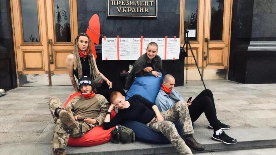 Бессрочный митинг на Банковой длится более 60 дней
