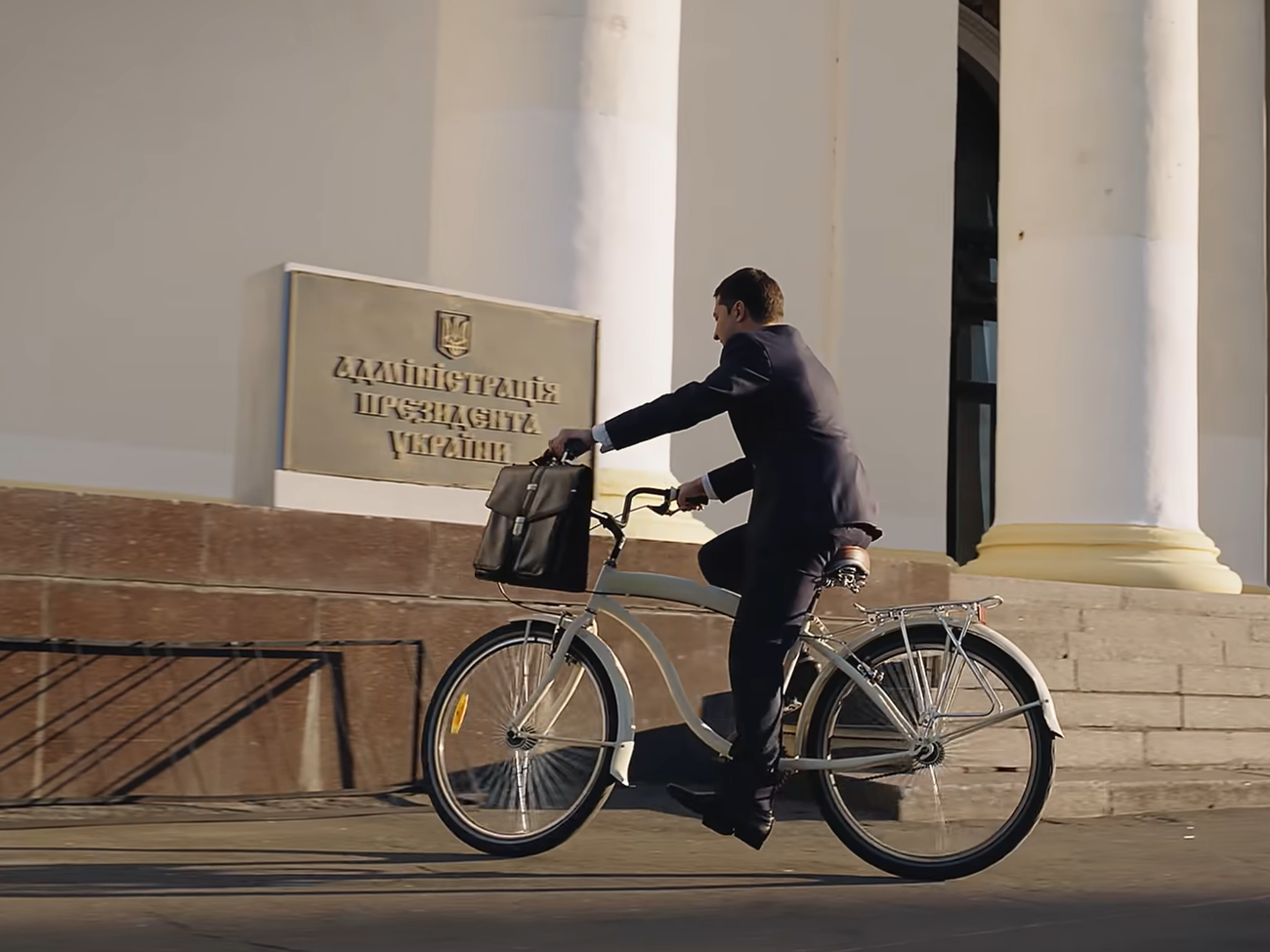Костюк напомнил, что в фильме Голобородько на велосипеде не ездил &ndash; только в клипе перед серией
