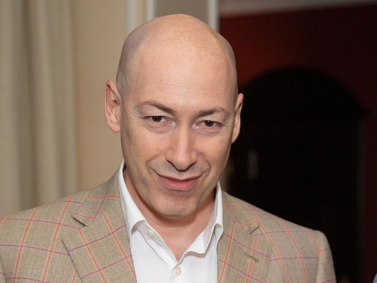 Дмитро Гордон: Якщо все так складно, як описує Павелко у своїх поясненнях, чому ж і ФІФА, і УЄФА вже практично два роки не можуть поставити крапку в цій історії?