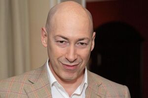 Дмитро Гордон: Якщо все так складно, як описує Павелко у своїх поясненнях, чому ж і ФІФА, і УЄФА вже практично два роки не можуть поставити крапку в цій історії?