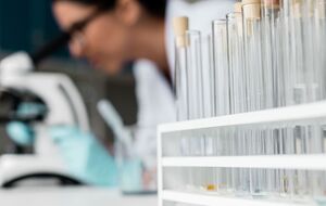 У МОЗ розповіли, що українські виробники намагаються створити ліки проти COVID-19