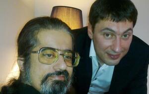 Бенсаад (слева) уверен, что подпись его матери на завещании фальшивая