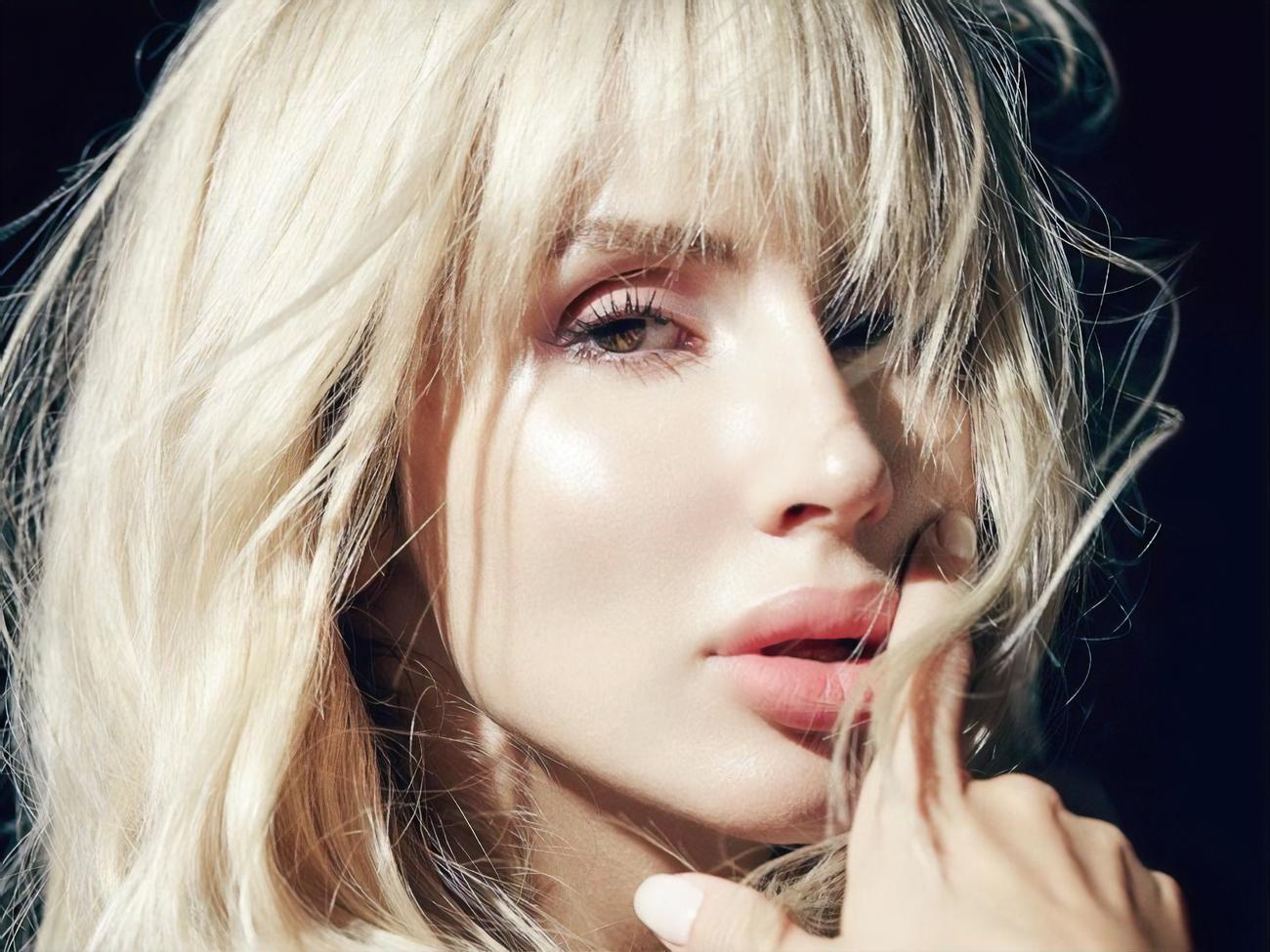 Loboda о своих фотографиях: Какая из?