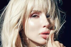 Loboda о своих фотографиях: Какая из?