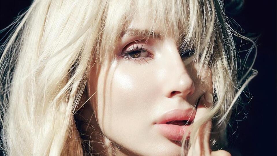 Loboda о своих фотографиях: Какая из?