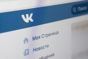 В нынешнем санкционном списке среди прочих социальные сети "ВКонтакте" и "Одноклассники", а также сервисы Mail.Ru и "Яндекс"