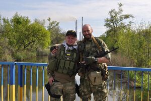 29 марта нардеп Гео Лерос обнародовал видео, на которых Денис Ермак (справа) якобы обсуждает вопросы назначения людей на госдолжности