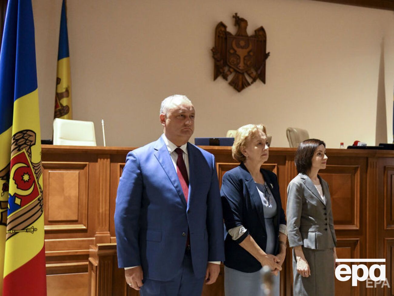 Санду (справа) утверждает, что коалиция прозападных сил с Додоном (слева) задумывалась как временная