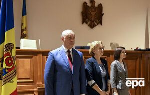 Санду (справа) утверждает, что коалиция прозападных сил с Додоном (слева) задумывалась как временная