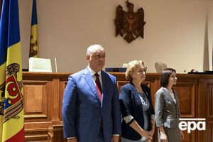 Санду (справа) утверждает, что коалиция прозападных сил с Додоном (слева) задумывалась как временная