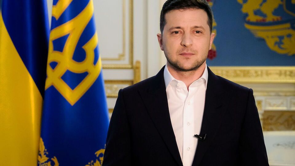 Зеленский: Каждый раз, когда вы не надеваете маску и рискуете заразить других людей, вы сами отдаляете открытие ресторанов, пляжей и всего остального
