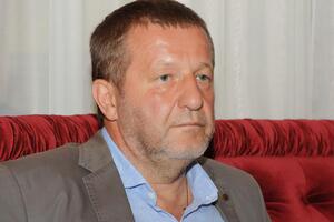 Кох: Когда Шредер закончил свое пребывание в роли канцлера, он отдавал себе отчет, что в политику ему дороги обратно нет