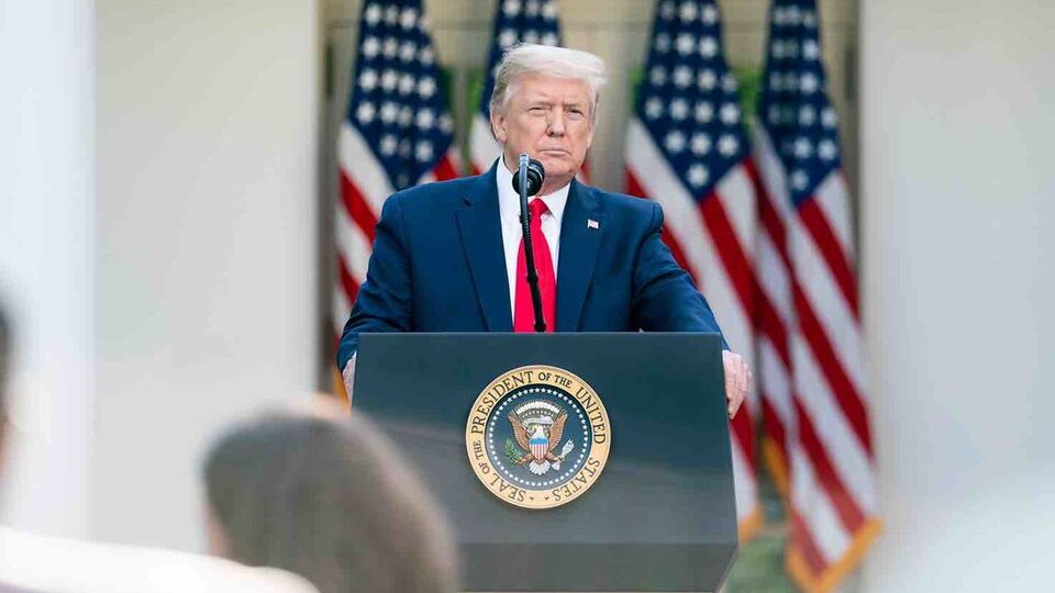 Трамп подписал распоряжение, по которому американские компании еще год не смогут использовать оборудование Huawei