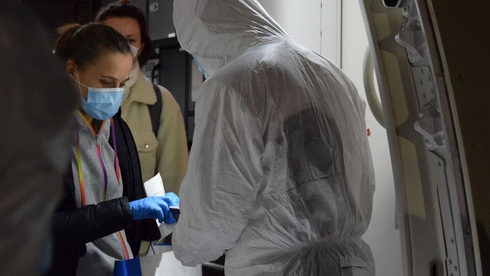 В общей сложности за прошедшие сутки пограничники оформили на въезд и выезд из Украины почти 16 тыс. человек