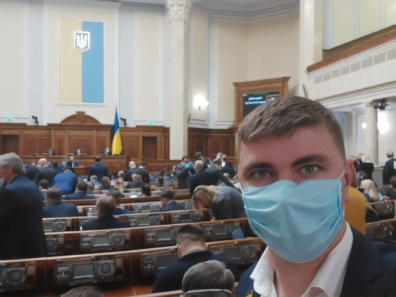 Поляков просит суд признать противоправными действия Разумкова
