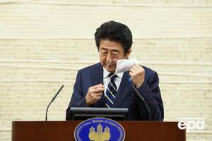 Абе оголосив про скасування НС на пресконференції і закликав жителів дотримуватися протиепідемічних правил