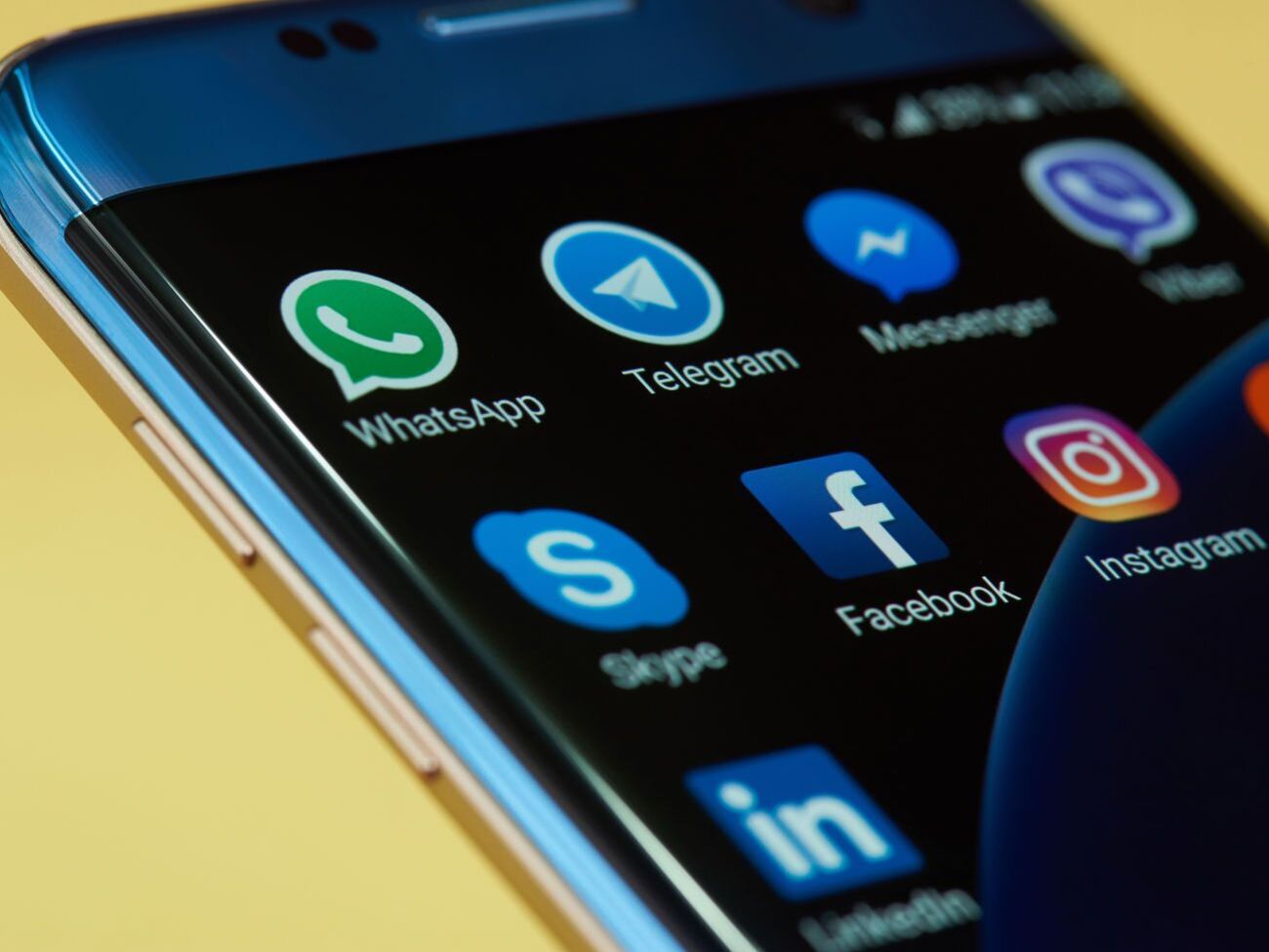 Пароли от соцсетей давно циркулируют в DarkNet, говорят эксперты