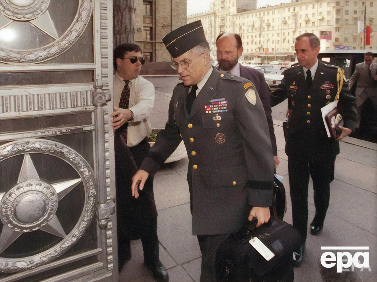 Дейтон был в том числе&nbsp;атташе по вопросам обороны в посольстве США в России