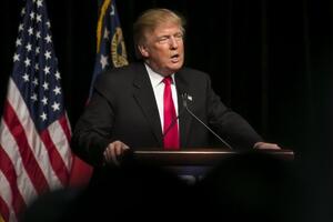 Дональд Трамп жалкує про втрату своїх друзів