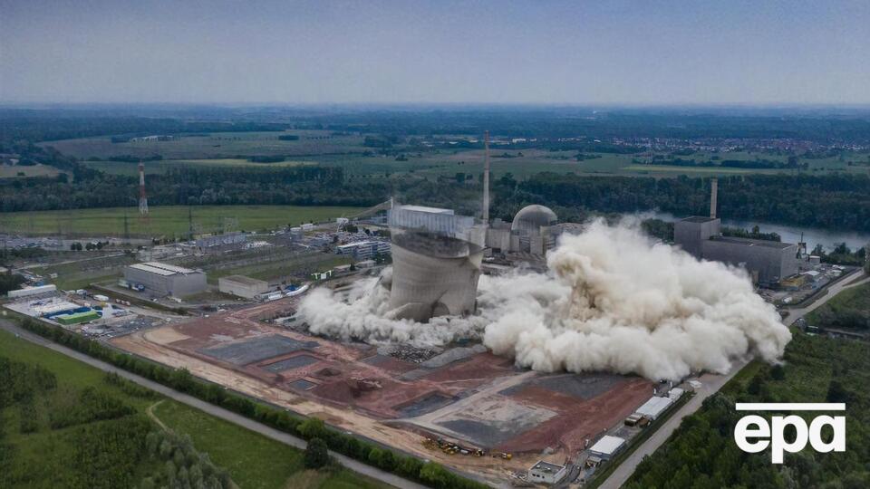 Вежі підірвали 14 травня