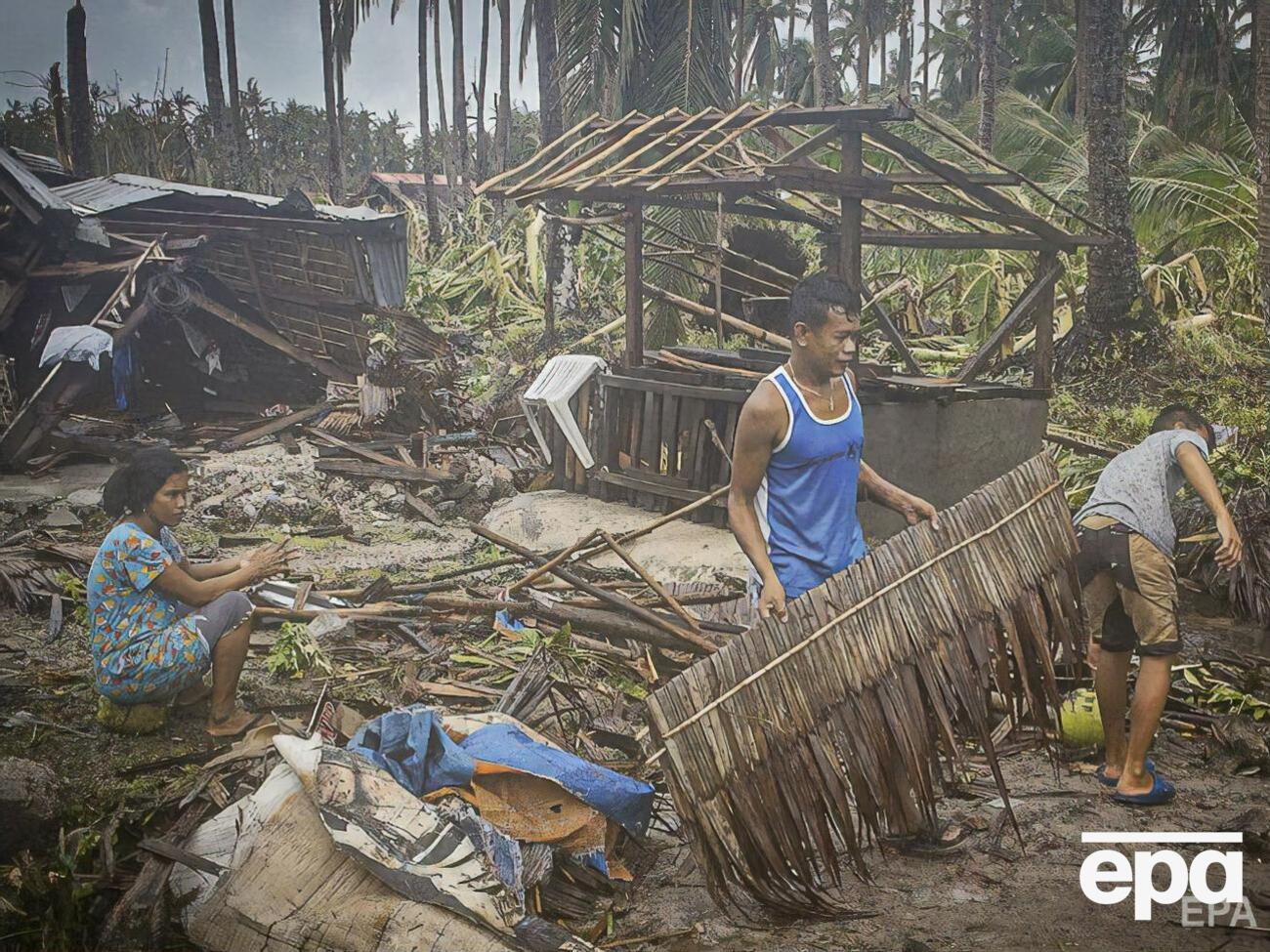 На Филиппины обрушился тайфун, власти эвакуировали более 140 тыс. человек. Фоторепортаж